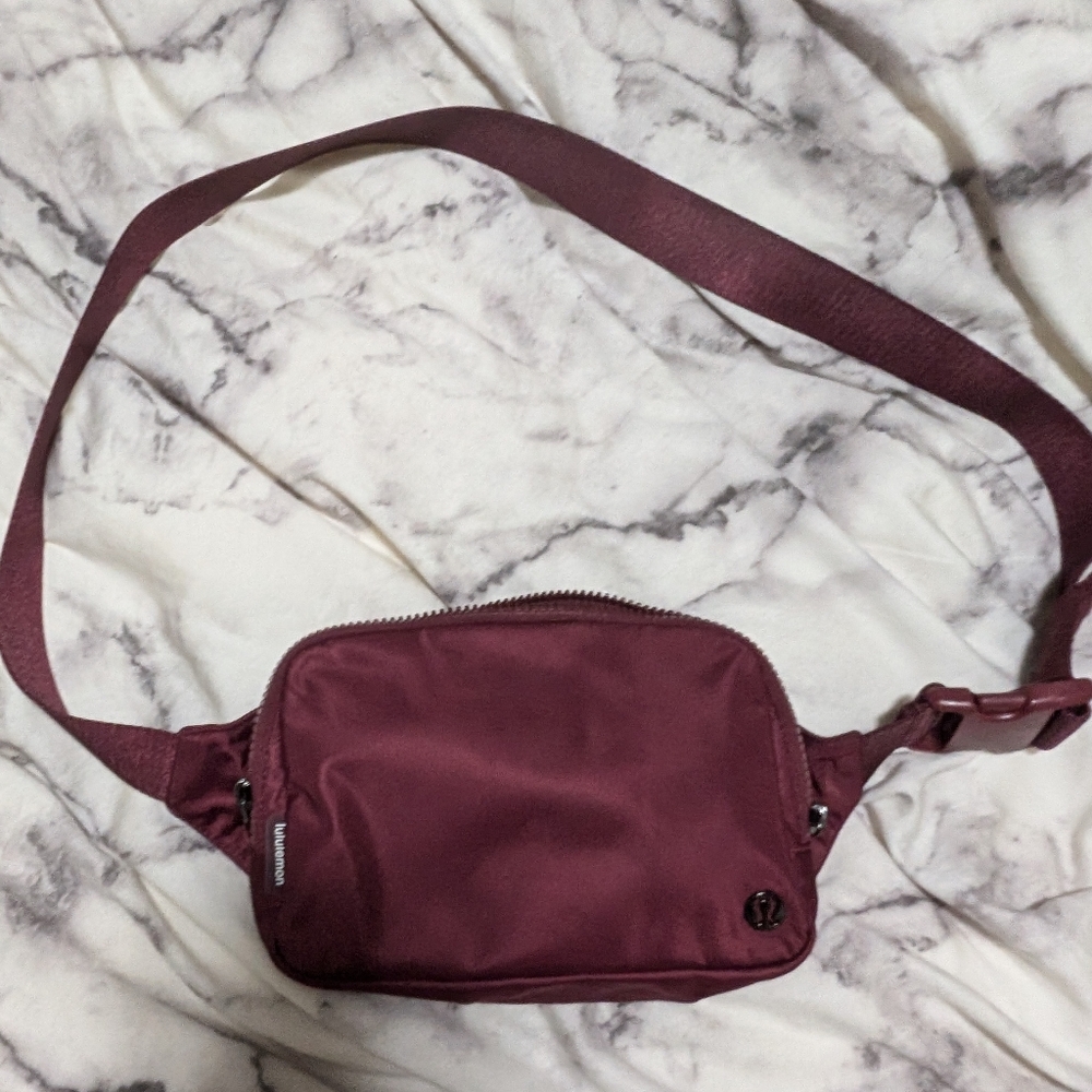 EUC Lululemon Everywhere Belt Bag 2L in Wine Berry